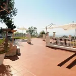 Villa & Le Tore